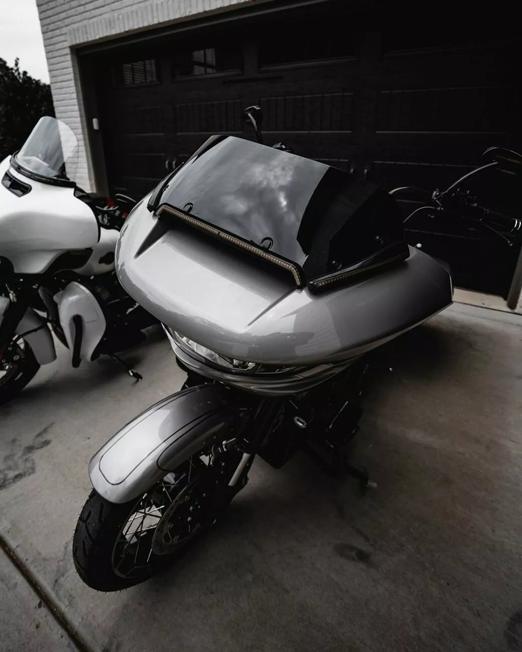 LED-Blinkerlicht Schwarze Windschutzscheibenverkleidung mit SMK-Linse für Harley-Davidson