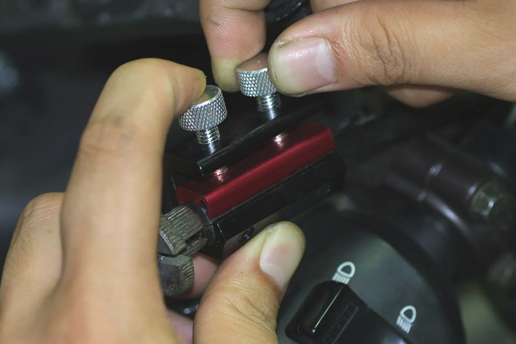 Outil de lubrification de câbles de moto