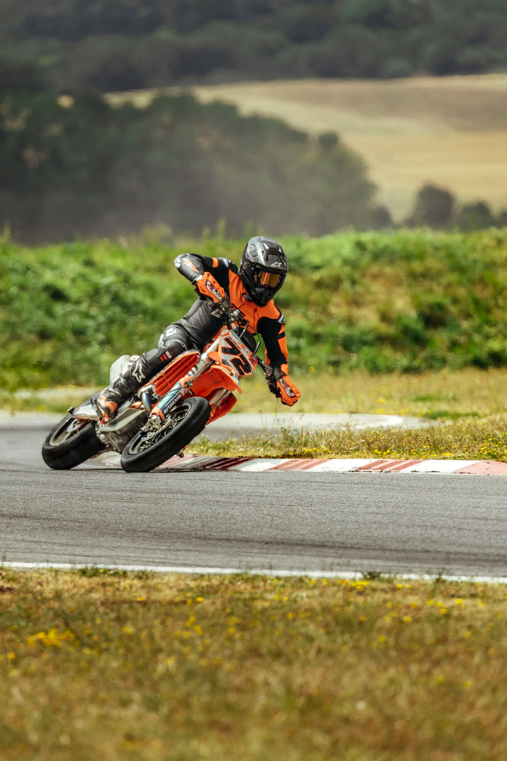 Rear tire Power Supermoto 160/60 R 17 M/C Medium