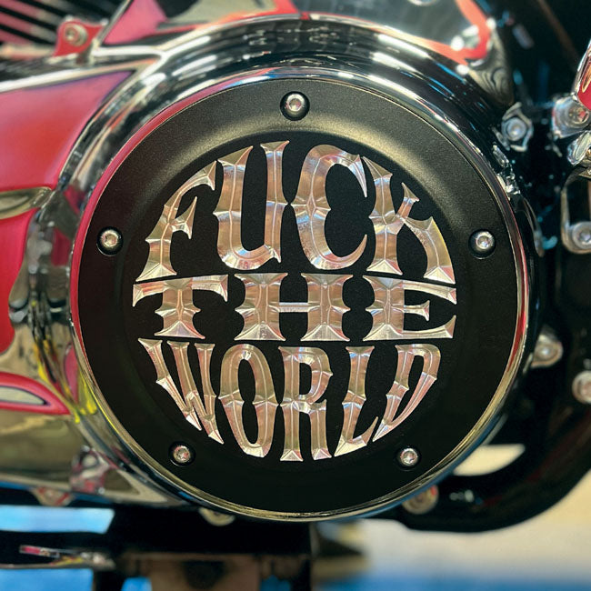 Indian Larry, "Fuck the World" Kupplungsdeckel für Harley-Davidson