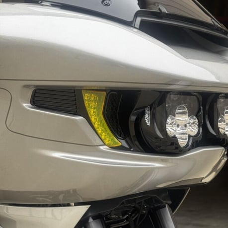 Custom Dynamics, inserciones de ventilación LED de señal de giro. Frente. Negro