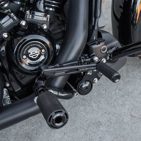Arlen Ness, Mid-Control Fußrastenanlagen für Harley Davidson Touring