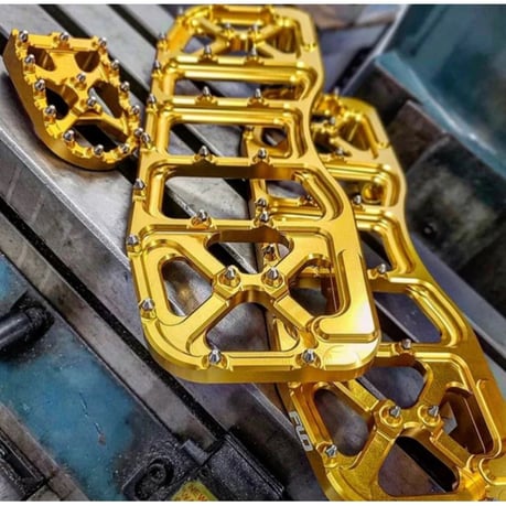 Juego de tarimas Flo Motorsports, V5 Bagger. Oro