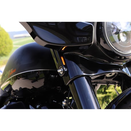 Cult-Werk, 'Clean Style' front LED turn signals. Gloss black