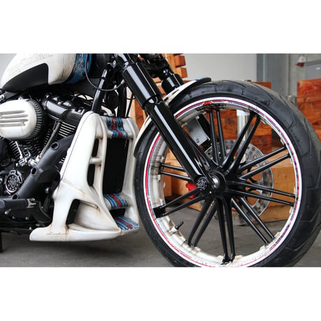Cult-Werk, radiator cover 'Racing'. Gloss black