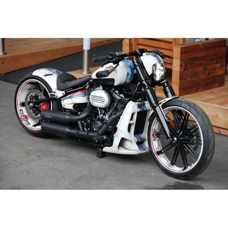 Cult-Werk, radiator cover 'Racing'. Gloss black