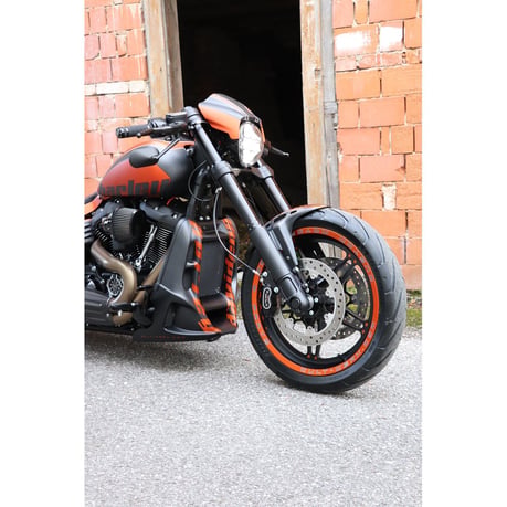 Cult-Werk, radiator cover 'Racing'. Gloss black