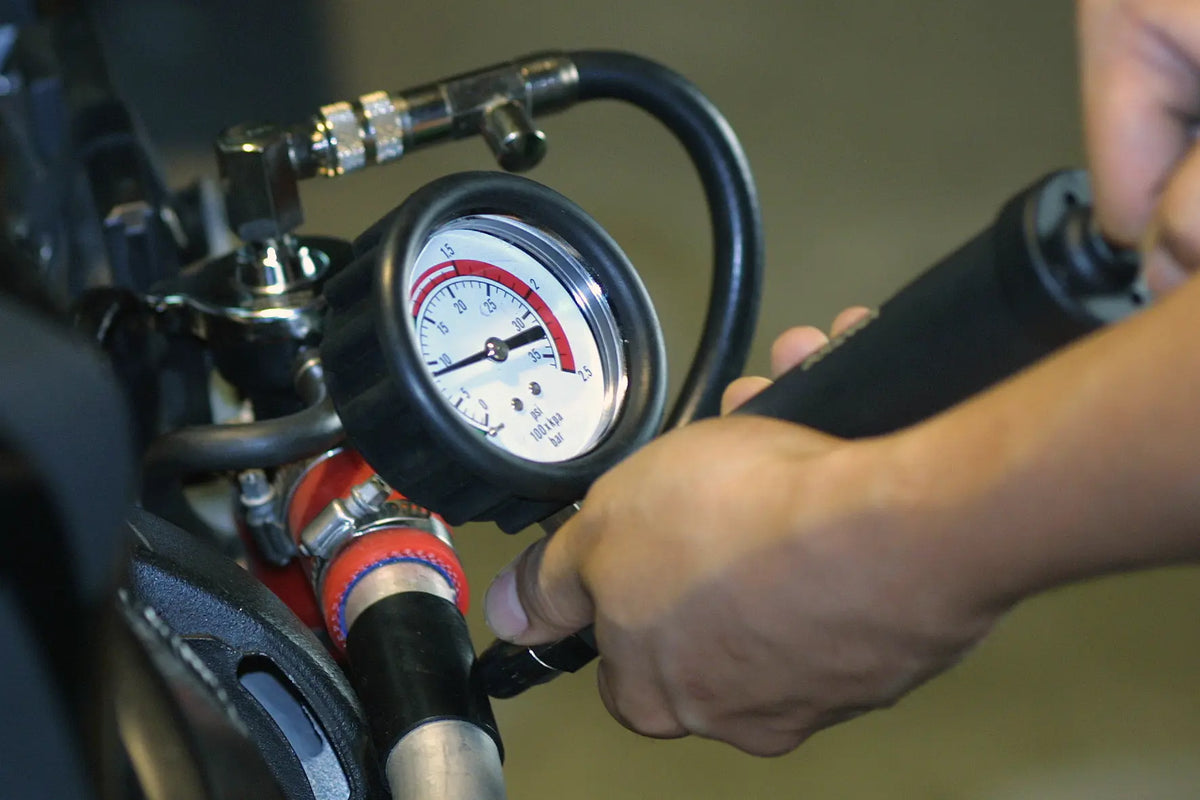 Kit tester pressione impianto di raffreddamento e radiatore per moto