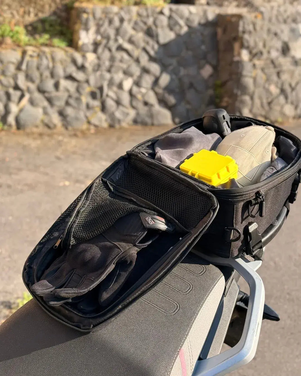 Rear bag Plus (11-19 liters) BAG REAR PLUS 11-19L BLACK seat