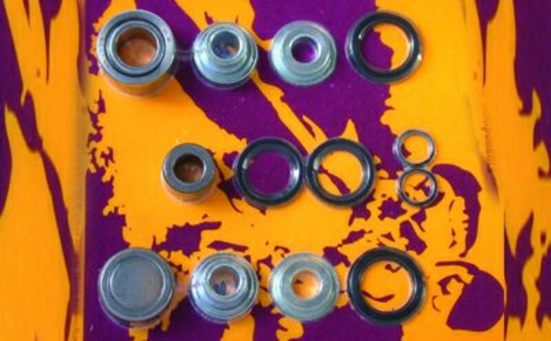 SHOCK ABSORBER BEARING KIT FOR YAMAHA YZ125/250 2001-05 AND YZ,WR250F /426F/450F 2001-06 PIVOT WORKS PWSHK-Y08-421