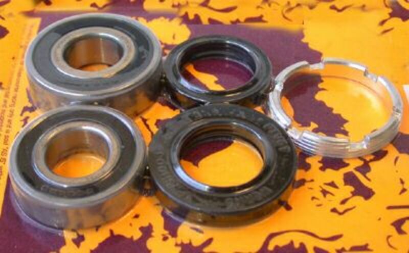 Kit de rodamientos y retenes de rueda trasera PIVOT WORKS PIVOT WORKS PWRWK-H08-001