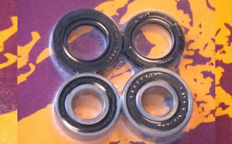 Kit de rodamientos y retenes de rueda trasera PIVOT WORKS PIVOT WORKS PWRWK-H18-008