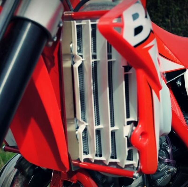 Protectores de radiador aluminio rojo AXP Beta AX1311 AXP AX1311