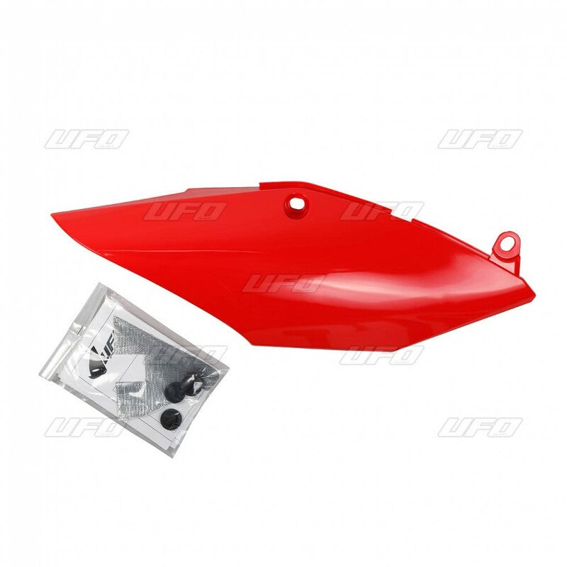 Paneles laterales traseros UFO color rojo UFO HO04693@070