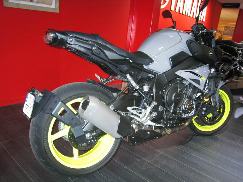 Portamatrículas Yamaha MT-10 negro ACCESS DESIGN SPLRY025