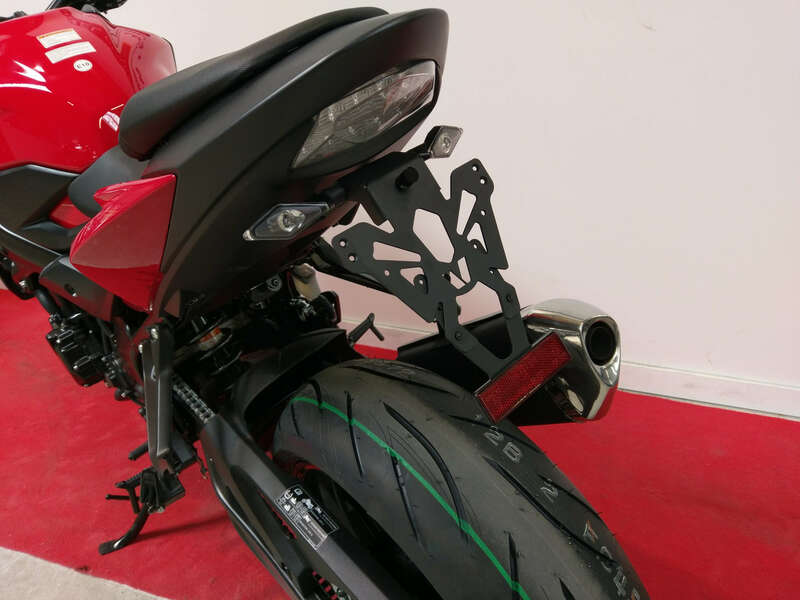 Portamatrículas Suzuki GSX-S750/S1000 negro V PARTS C8-SPS005