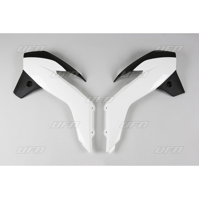 Plásticos laterales de radiador UFO KTM blanco/negro KT04042-999K UFO KT04042-999K