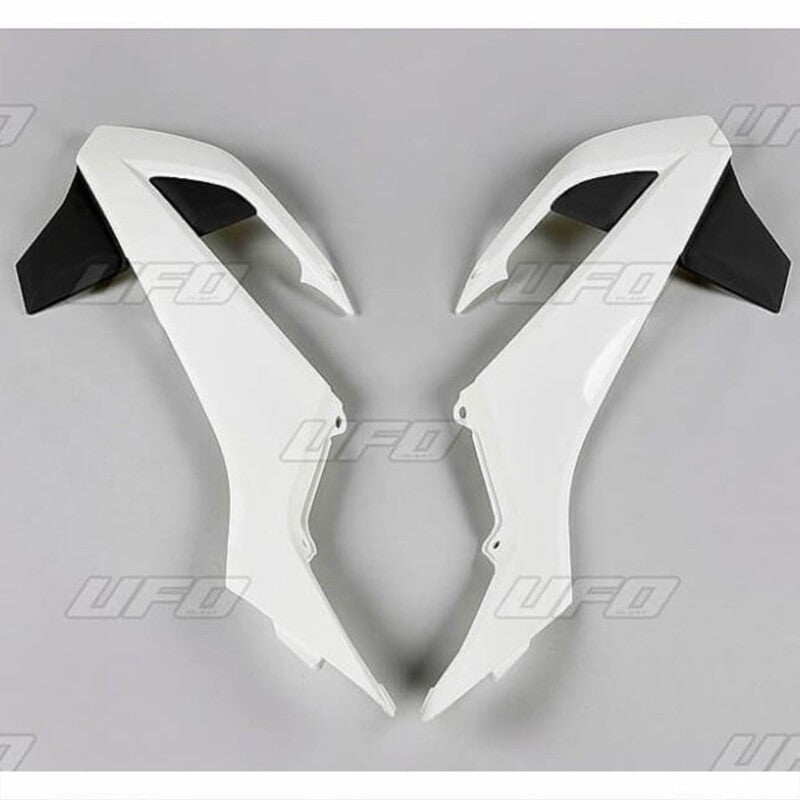 Plásticos laterales de radiador UFO KTM negro/blanco KT04073-999K UFO KT04073-999K