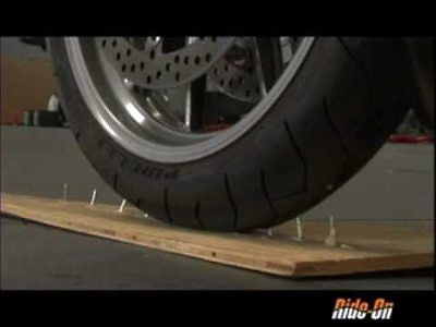 Système de protection et d'équilibrage des pneus à conducteur porté Système de protection et d'équilibrage