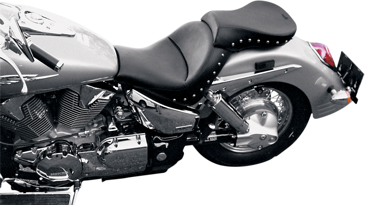 SADDLEMEN RENEGADE™ DELUXE SOLO SEATS PILLION,TOUR STUD