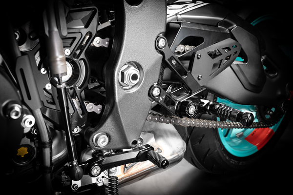 MUE2 Fußrasten für Yamaha MT10 22-23