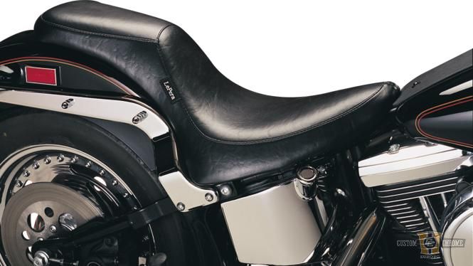 Silhouette 2 Up Smooth Seat Black Vinyl For Harley-Davidson