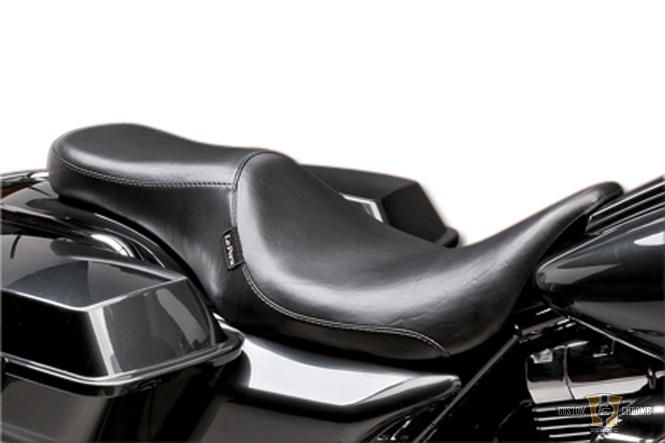 Silhouette 2 Up Smooth Seat Black Vinyl For Harley-Davidson