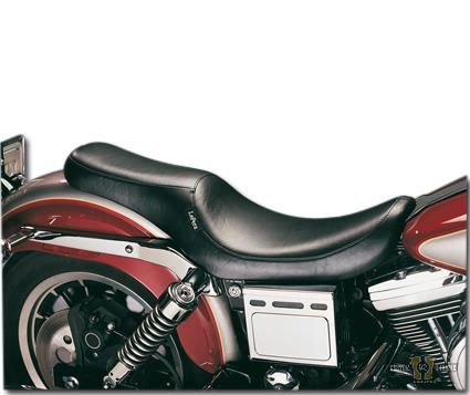 Silhouette 2 Up Smooth Seat Black Vinyl For Harley-Davidson