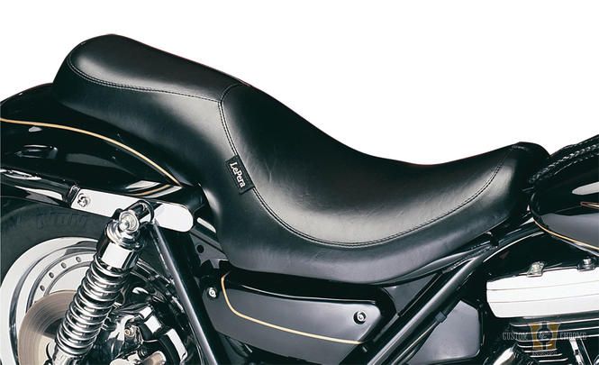 Silhouette 2 Up Smooth Seat Black Vinyl For Harley-Davidson