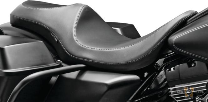 Villian 2 Up Smooth Seat Black Vinyl For Harley-Davidson