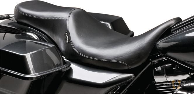 Silhouette 2 Up Smooth Seat Black Vinyl For Harley-Davidson