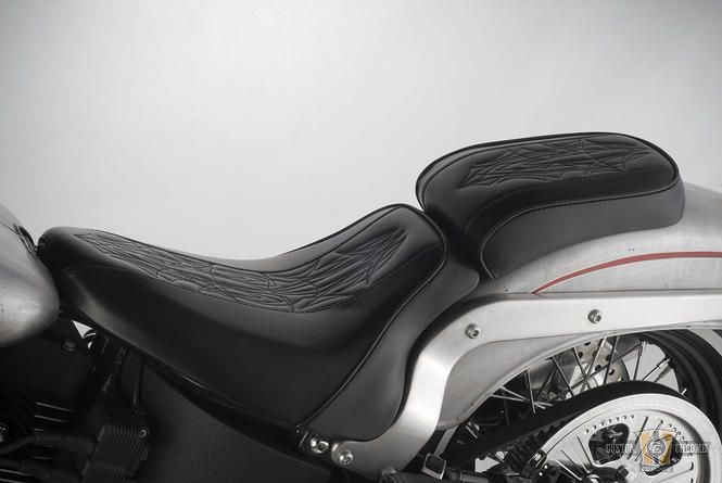 Hot Rod Series Ol' 32 Diamond Pillion Pad Black Vinyl For Harley-Davidson