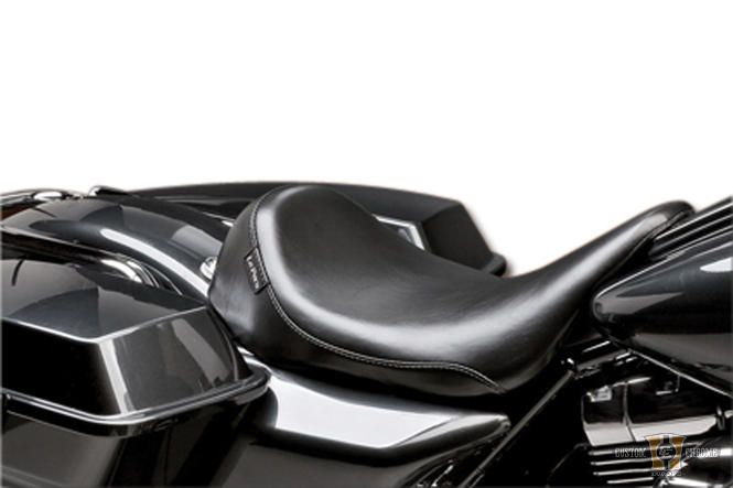 Silhouette Smooth Solo Seat Black Vinyl For Harley-Davidson