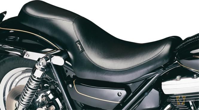 Silhouette 2 Up Smooth Seat Black Vinyl For Harley-Davidson