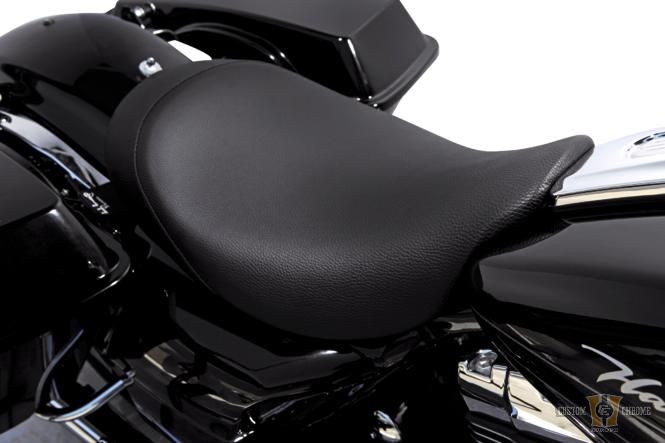 MINIMALIST Solo Vinyl Seat Black Vinyl For Harley-Davidson