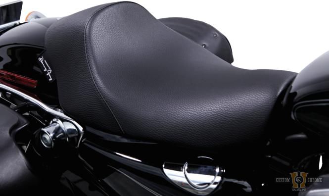 MINIMALIST Solo Vinyl Seat Black Vinyl For Harley-Davidson