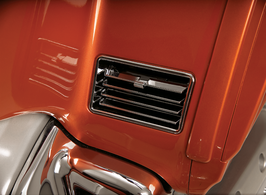 SHOW CHROME CHROME UPPER AND LOWER VENTS CHR LOWER VENTS GL1800