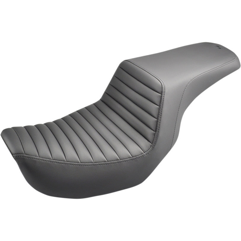 Low Profile Two-Up Seat für Harley-Davidson® Dyna® Saddlemen Step-Up Tr Seat
