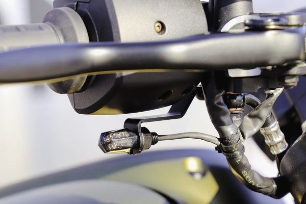 Blinkerhalter für die vordere Lenkerklemme für Harley Davidson